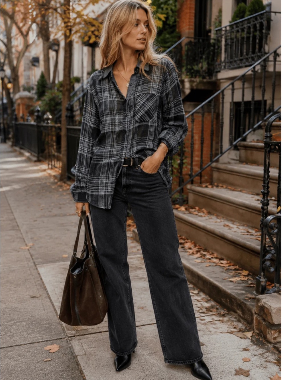 589. Classic Cotton Plaid Shirt in black